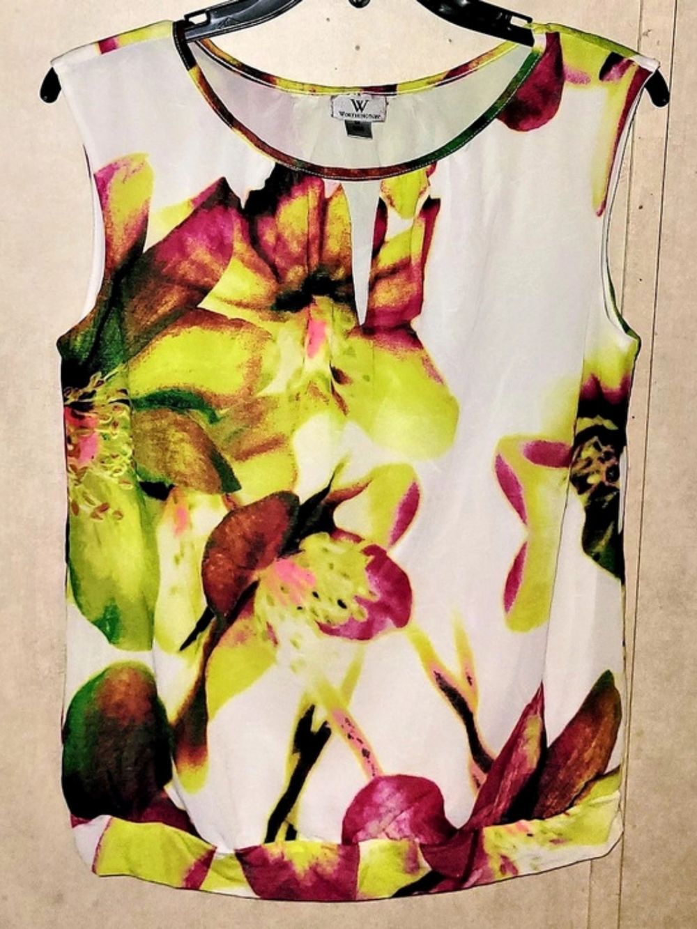 Worthington Floral Tank Top in White & Pink Size Medium